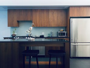 Kühlschrank, Mikrowelle, Ofen, Herdplatte