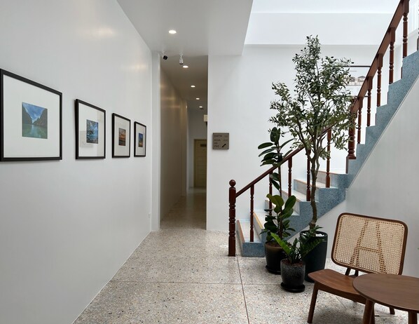 Coin salon dans le hall