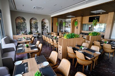 Kings Kraft The Park Executive Hotel 