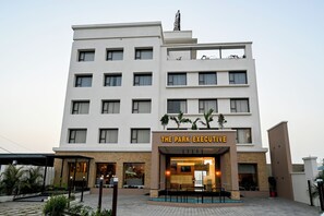 Front of property - Kings Kraft The Park Executive Hotel  (Jamnagar)