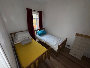 2 bedrooms, iron/ironing board, WiFi, bed sheets - a quiet semi rural property located in bolsover (Chesterfield)