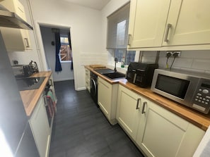 冰箱、微波炉、烤箱、炉灶