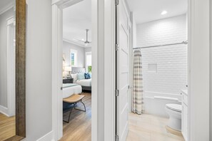 Shower, hair dryer, towels, soap - 30A Luxury-5 Bed/Sleeps 12-Bikes-Golf Cart-Pools-Tennis/Pickleball Beach Service (Santa Rosa Beach)