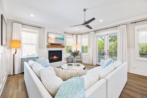 Smart TV, fireplace