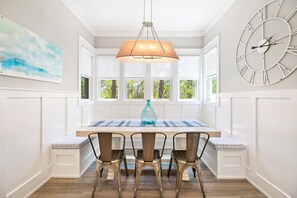 Dining - 30A Luxury-5 Bed/Sleeps 12-Bikes-Golf Cart-Pools-Tennis/Pickleball Beach Service (Santa Rosa Beach)
