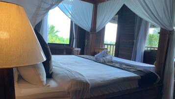 Quarto casal luxo, 1 quarto, sacada, vista para a montanha | Roupas de cama antialérgicas, camas Select Comfort, frigobar