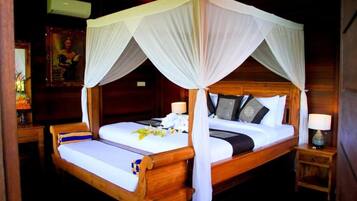 Deluxe Double Room, 1 Bedroom, Balcony, Mountain View | Hypo-allergenic bedding, Select Comfort beds, minibar, laptop workspace