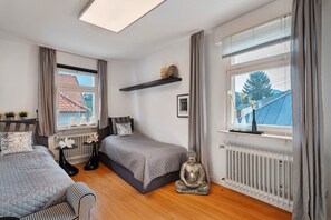 1 slaapkamer, een strijkplank/strijkijzer, gratis wifi, beddengoed