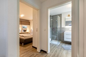 Ducha, artículos de higiene personal gratuitos y secador de pelo
