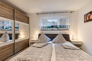 1 bedroom, iron/ironing board, free WiFi, bed sheets - Apartment "Am Weissgerber" with Private Terrace & Wi-Fi (Münsingen)