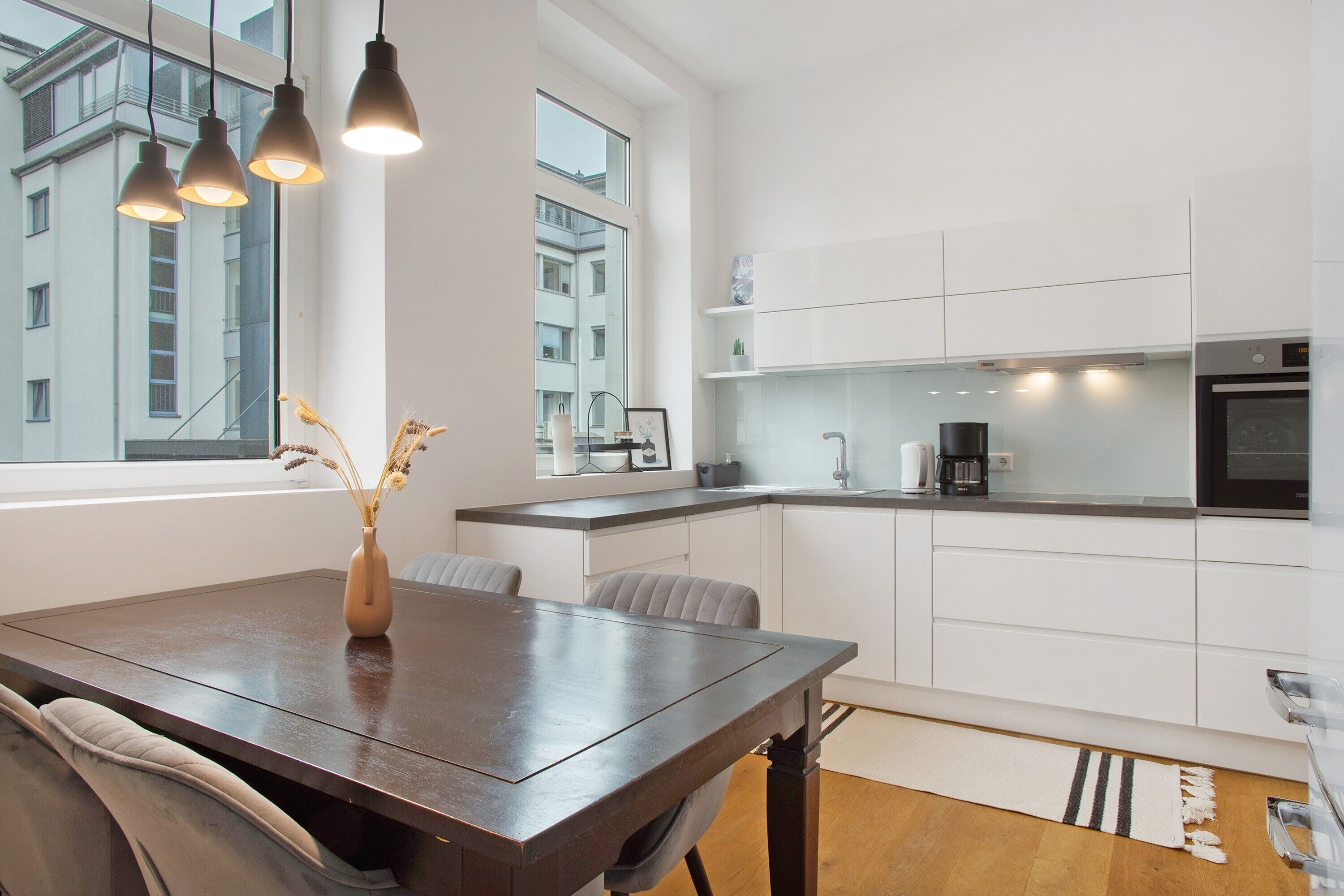 Réfrigérateur, four, plaque de cuisson, lave-vaisselle