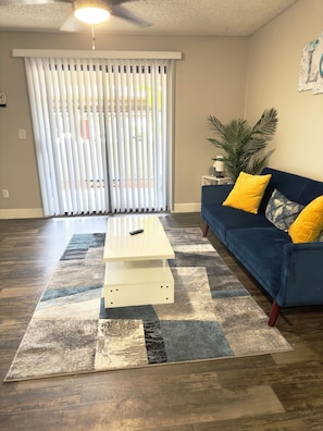 Living area - Sapphire Nights in Chandler⭐️ (Chandler)