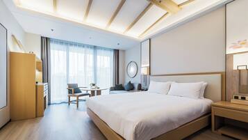 Comfort enkelrum | Individuell inredning, skrivbord och arbetsyta för laptop