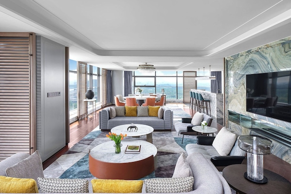 Presidential Suite | Premium bedding, down comforters, minibar, in-room safe