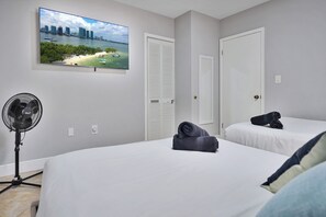 บ้านคอมฟอร์ท | 2 ห้องนอน, เครื่องนอนระดับพรีเมียม, ผ้านวมขนเป็ด, เตียง Tempur-Pedic