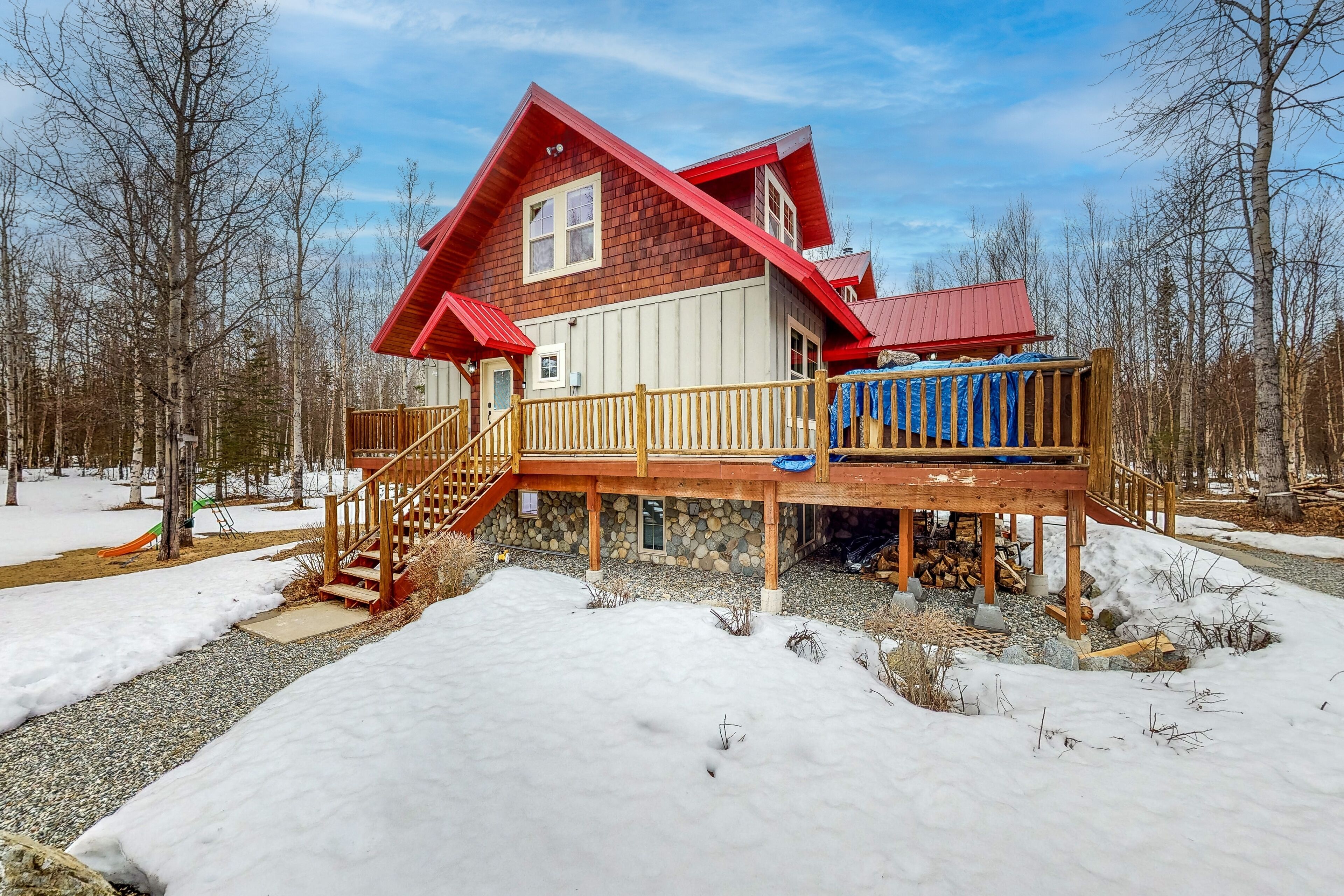 Beautiful cabin with woodstove & firepit, near outdoor recreation