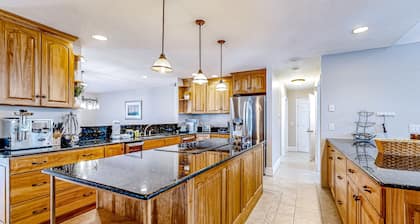 Great Marsh House | Dog-friendly duplex in Essex with yard, deck & game room