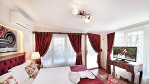 2 bedrooms, Internet - Cozy apartment in Old City Center up to 4 people with a Large Terrace (İstanbul)