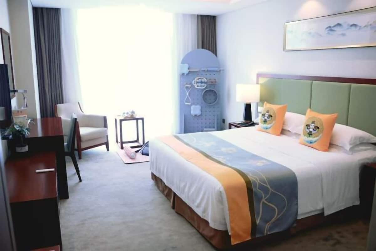 1 bedroom, premium bedding, down duvets, minibar