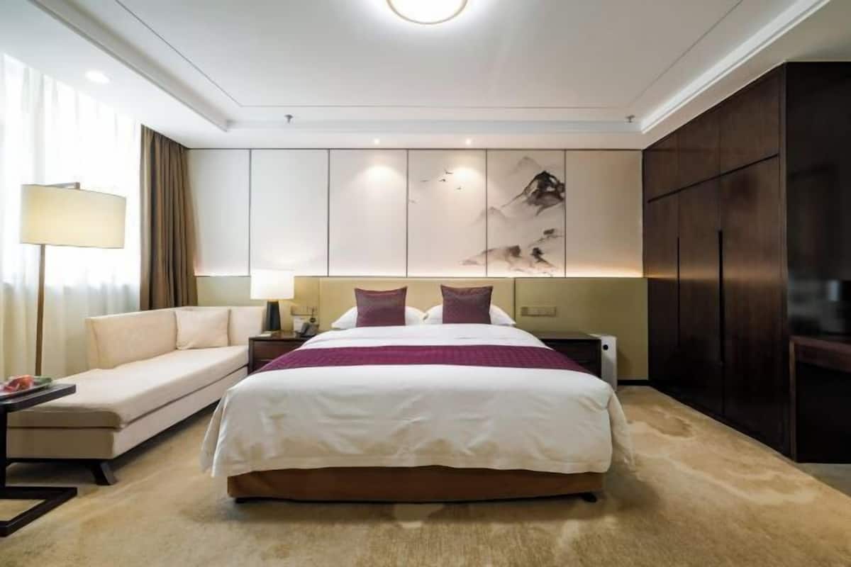 1 bedroom, premium bedding, down duvets, minibar