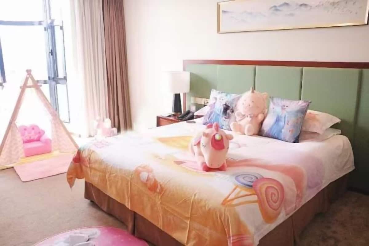 1 bedroom, premium bedding, down duvets, minibar