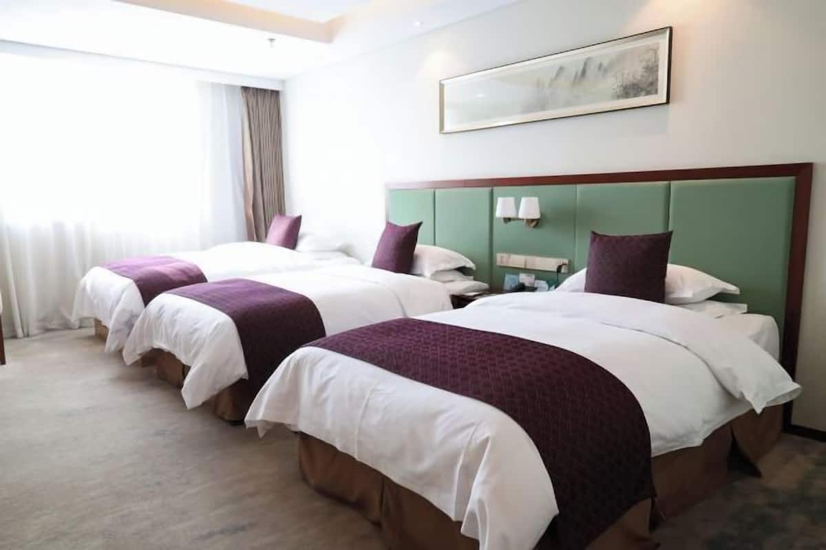 1 bedroom, premium bedding, down duvets, minibar