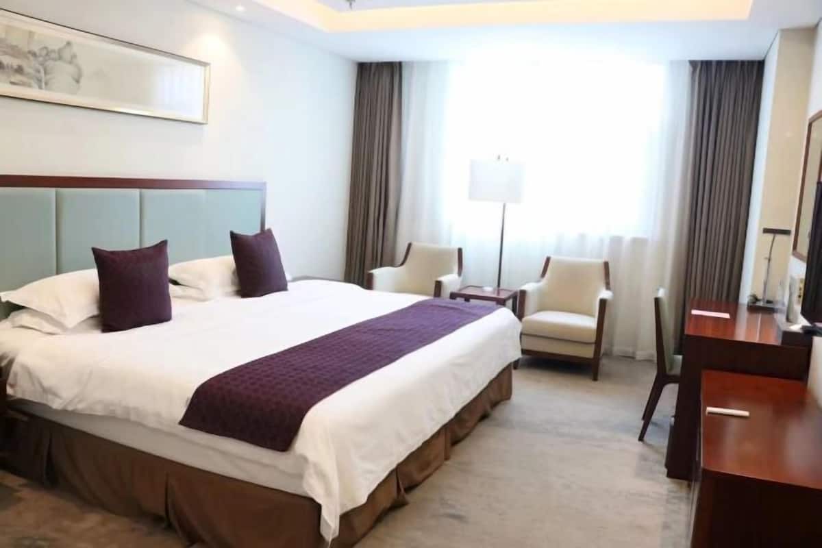 1 bedroom, premium bedding, down duvets, minibar