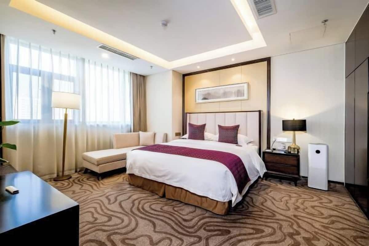 1 bedroom, premium bedding, down duvets, minibar