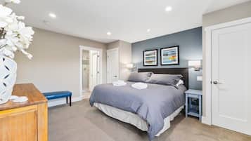 4 bedrooms, desk, iron/ironing board, travel crib