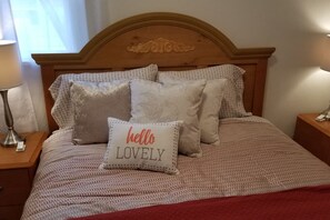 1 habitación, tabla de planchar con plancha, cuna de viaje y wifi