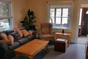 TV, fireplace, stereo, offices
