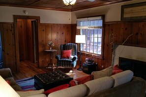 تلفزيون، مدفأة، ستيريو، مكتب