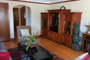 TV, fireplace, stereo, offices
