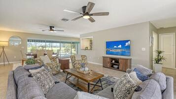 Smart TV, books, stereo