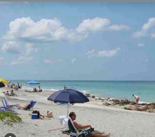 Beach nearby, sun loungers, beach towels