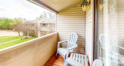 College Town Condo, Enclosed Patio, Shared Pool