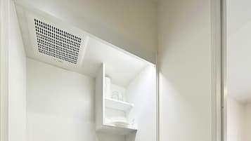 Fridge, microwave, stovetop, cookware/dishes/utensils