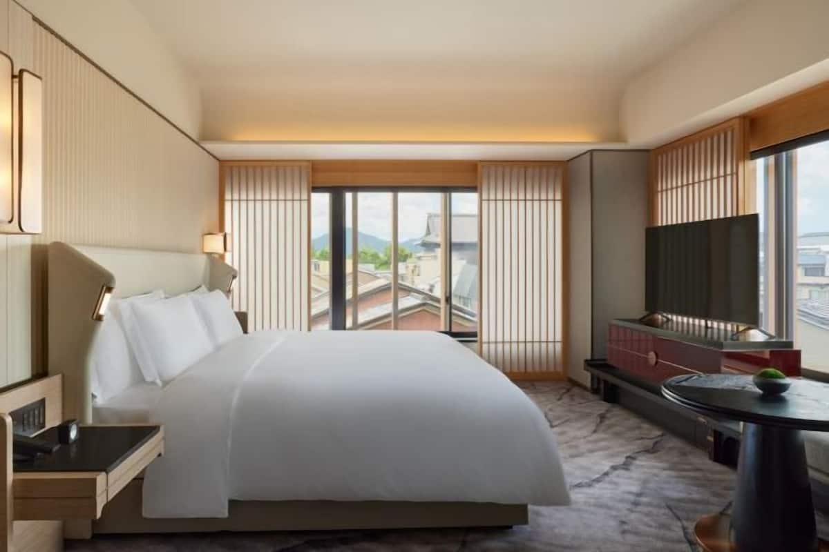 1 bedroom, premium bedding, down comforters, free minibar items