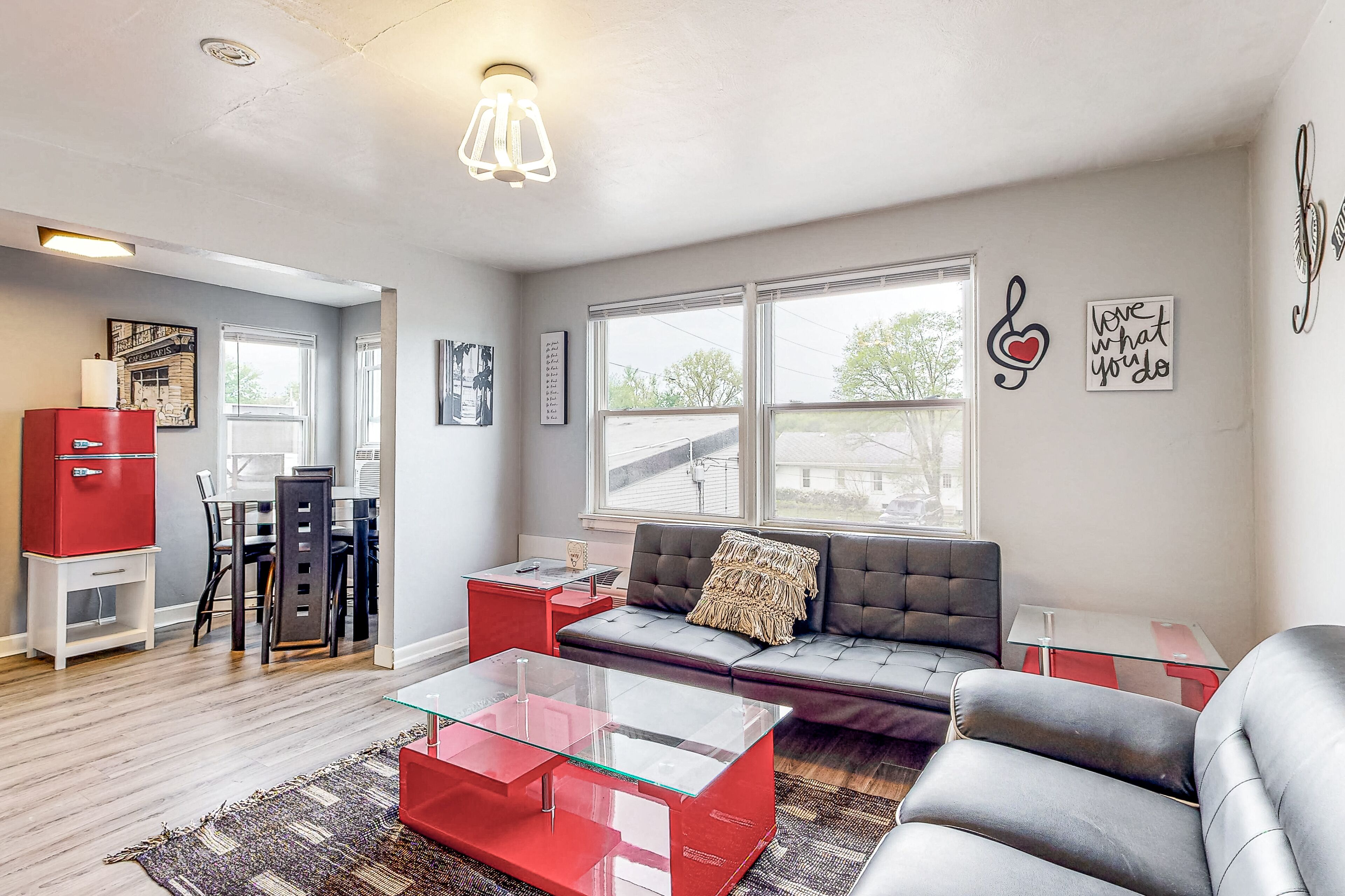 Eclectic Apartment Close to Universities