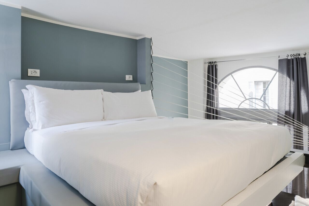 Desk, iron/ironing board, WiFi, bed sheets