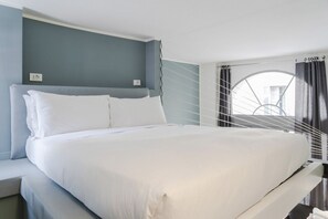 Bureau, fer et planche à repasser, Wi-Fi, draps fournis