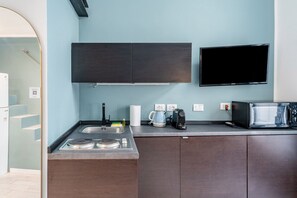 Réfrigérateur, micro-ondes, four, cafetière/bouilloire