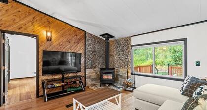 Relax in Camano Island with view to Forest