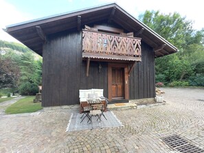 Outdoor dining - Chalet au Calme Vallée Verte (Fillinges)