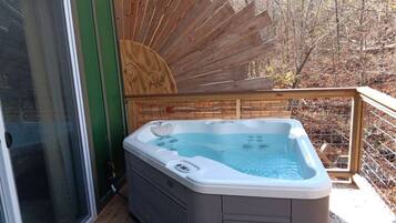 Bañera de hidromasaje al aire libre