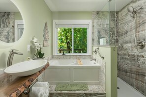 Shower, jetted bath, hair dryer, shampoo - Hot Tub  | Handcrafted 1BR Treehouse Inspired Bungalow | Lookout Mountain | Romantic Getaway (Lookout Mountain)