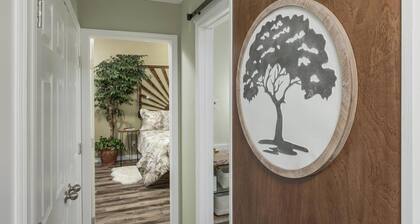 Handcrafted 1BR Treehouse Inspired Bungalow in Lookout Mountain | Romantic Getaway w/Private Hot Tub
