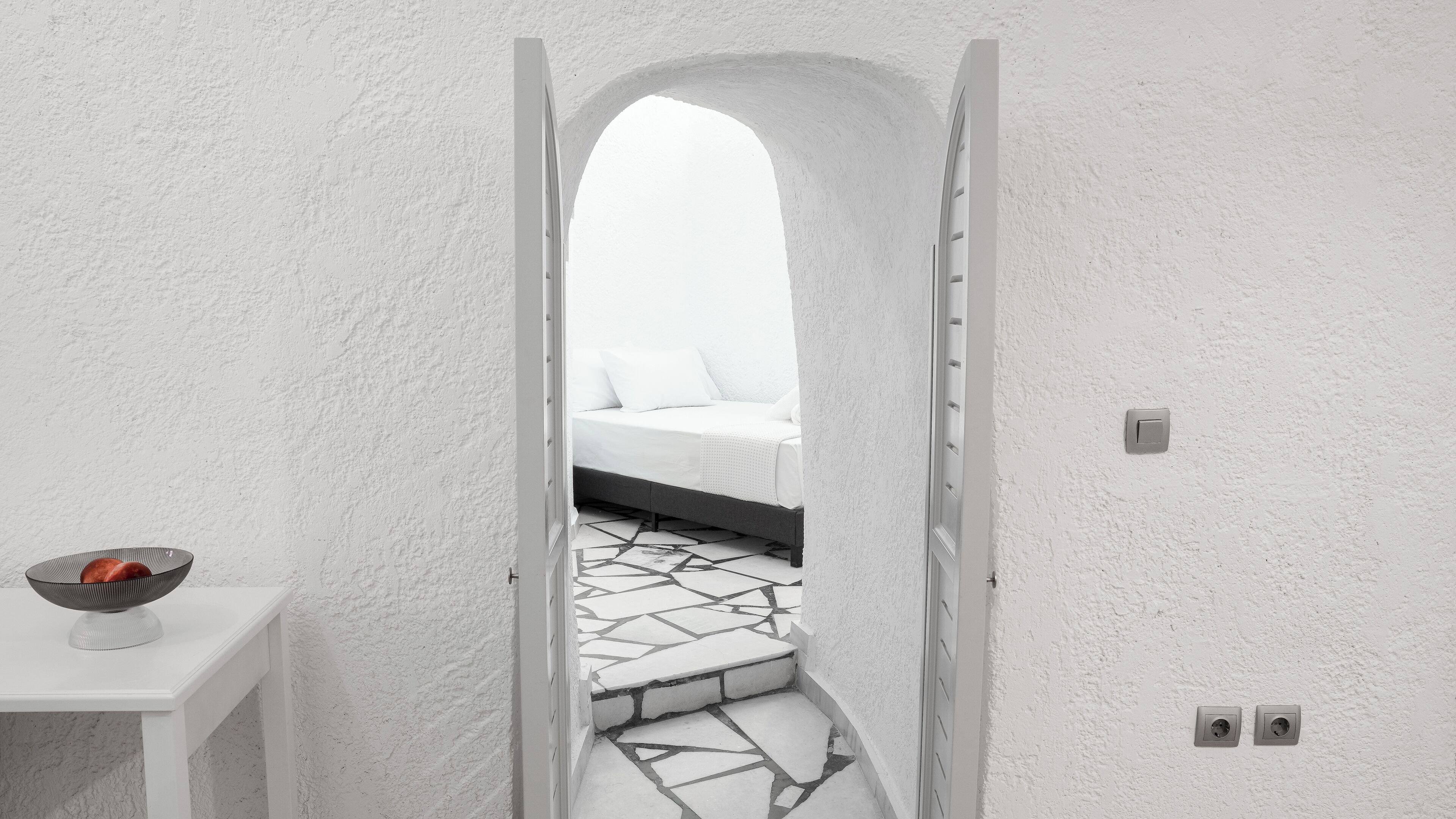 3 bedrooms, in-room safe, iron/ironing board, travel cot