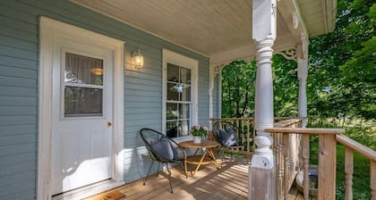 Town & Trail - Walkable Wellington Charmer