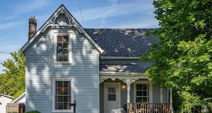 Town & Trail - Walkable Wellington Charmer